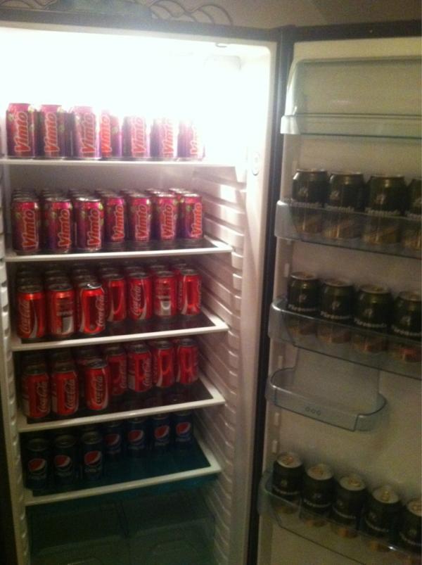 holgersson10's tweet photo. Har inskaffat lite läsk så man klara att gå i ide nu! http://t.co/b5yj0nnL