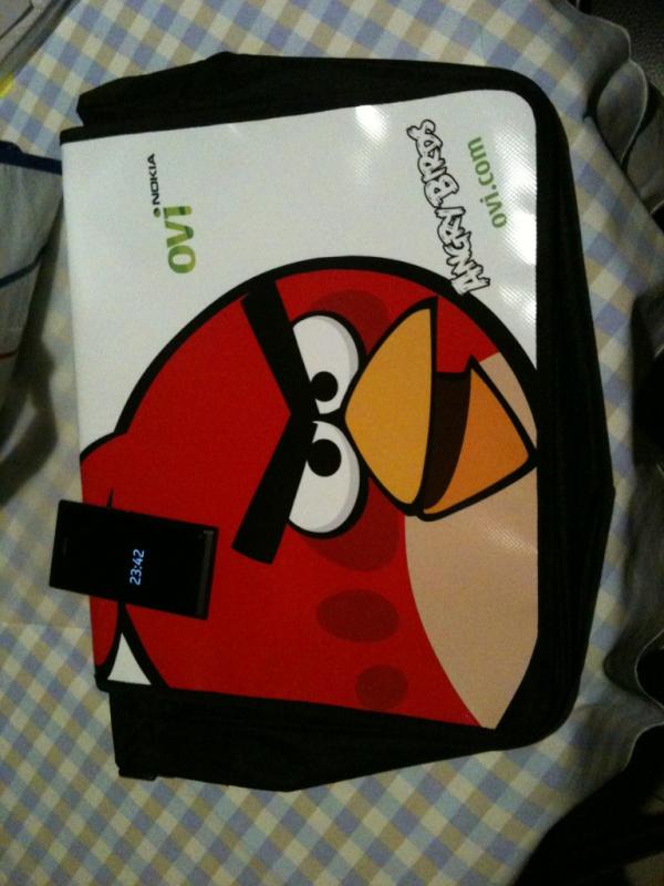 justsaycarl's tweet image. Niet dat ik @Sanadoo wil jaloers maken ;-) cc @YvesKallaert #AngryBirds #Nokia #OVImaps bag