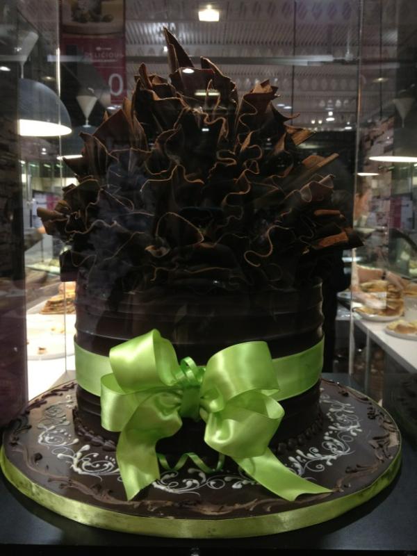 StyleAtHome's tweet photo. Gorgeous chocolate cake at the @DeliciousShow #DFS11 http://t.co/BrvDOW73
