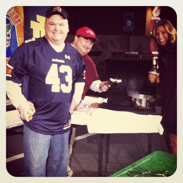 StephanieAbrams's tweet photo. It's 5PM somewhere (if I only drank beer)! Feasty Boys w new grilling techniques 7-10A! #lovegrillin #hilariousdudes ! http://t.co/552PTVwN