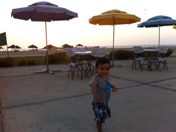ajaysancheti's tweet photo. At the beach in KSA. http://t.co/8RruMCSI