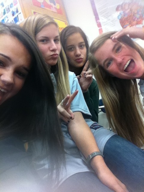 abigailkatmeow's tweet image. Just chillin is #Spanishclass
#yaknowhowwedo
@lexxilynn367