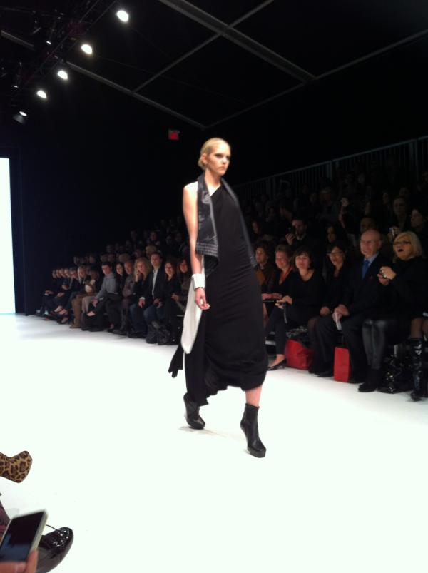 TOFashionWeek's tweet photo. Look numero 1 at Lauren Bagliore: #lgfw http://t.co/0MTZlBdk