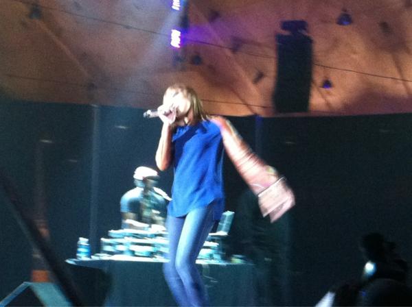 25mag's tweet photo. Monica taking it back! "angel of mine" #HowardHomecoming http://t.co/EVTUOSyl
