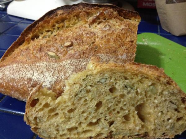 kfj055's tweet image. Pumpkin seed bread #breadnerd