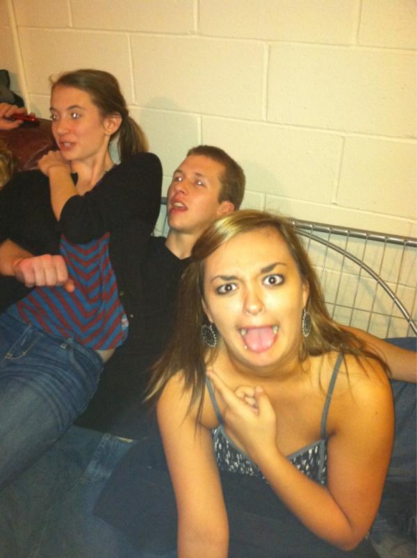 DanaaElizabeth's tweet image. She&apos;s wearing tennis shoes... #gdiproblems @mallorystarks