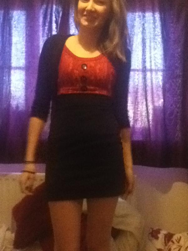 ISawYouLaugh's tweet photo. She's a babe ain't she!;)! What do you guuys think?!;)!xx 
~Sophiiee!xxx http://t.co/zjB8HCA0