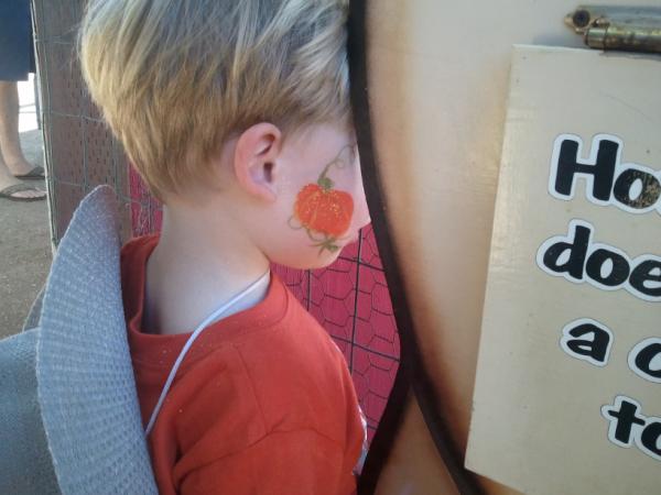 WhatsLeftToday's tweet image. He was hiding from Jacob &amp;lt;3 #ohdarn #hesstilladorable #andperfect