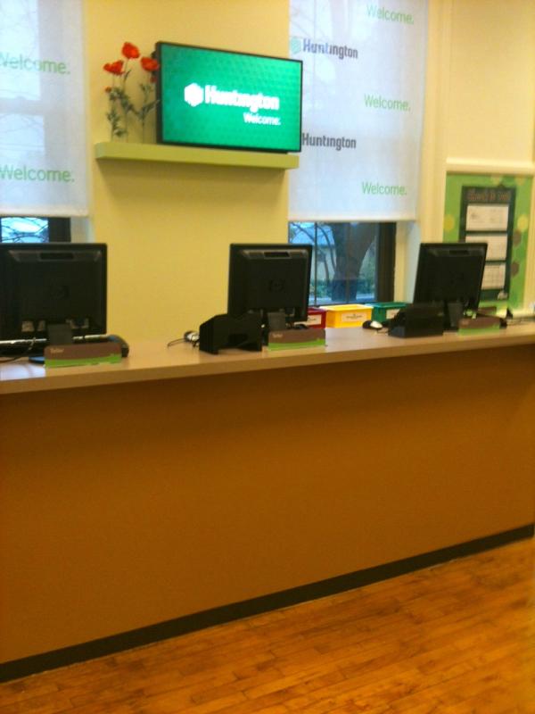 cbusja's tweet photo. @Huntington_BankThe interior of the BizTown bank. Looks real! The kids will want to work here for sure! http://t.co/QYPCawlu