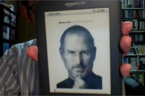 chiyosuker's tweet image. 今日発売のSteve Jobsもうインスコされてた。価格に取消線が引かれてたからもしやと思ったけどやっぱり発売後$17.29に値上がり(?)してる。予約ポチっといて良かった #kindlejp