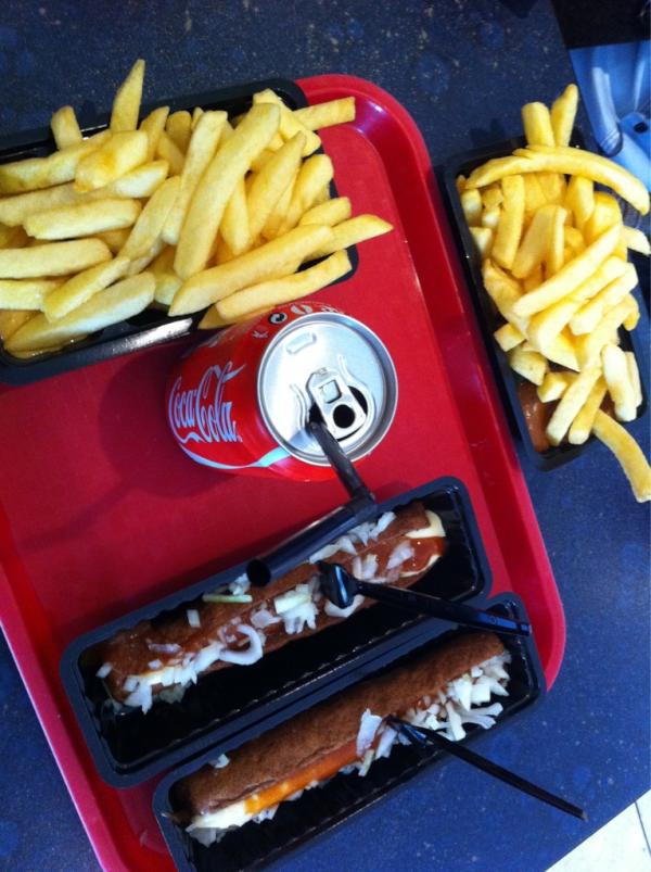 Samen met @lvdoosterkamp frietjes eten bij de plaatselijke snackbar in #Tolbert #gehandicaptenzorg #DeZijlen