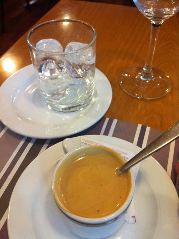 Llueva, nieve haga frío o calor, soy un abonado al café con hielo. ;)