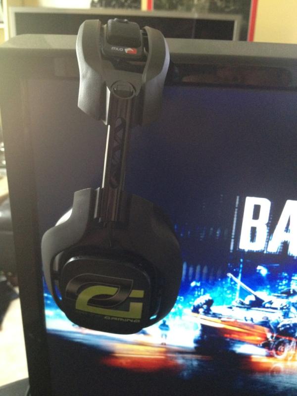 ASTROGaming's tweet photo. RT @OpTicH3CZ: Sound Quality and style #FerDays thanx @ASTROGaming  OG custom plates FTW! http://t.co/aVkvw62j // Looks good!  ^W