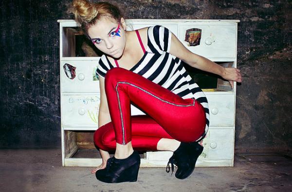 PacSun's tweet photo. Fashion blogger @RubyTanja gets creative from head to toe in our Black Poppy Wedge. #PSBlog - http://t.co/dp4Qt7jI http://t.co/koofJFA0