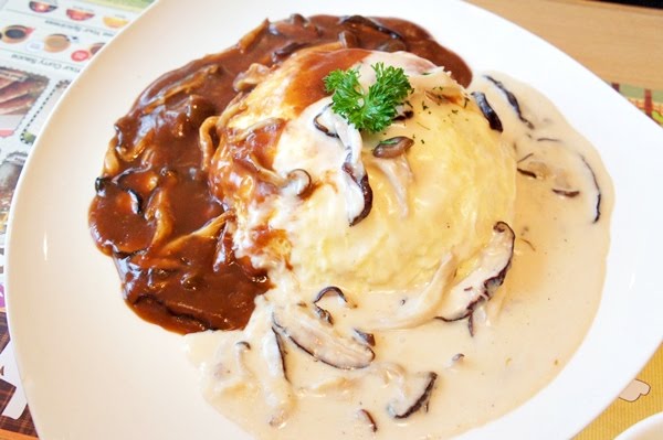 temanmakan's tweet photo. Lunch at Mr.Curry! Assorted Mushroom Omurice, 58K, oh so yummy! http://t.co/aE7bHQNE