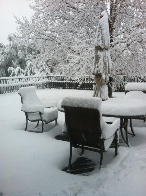 alexsavvy's tweet photo. Monday was 80 degrees and today it looks like this... Denver, you confuse me. http://t.co/hdG4mRJD