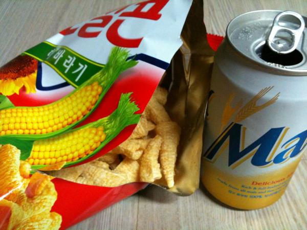 함께해요. 꼬깔콘과 맥주. 흐흐흐