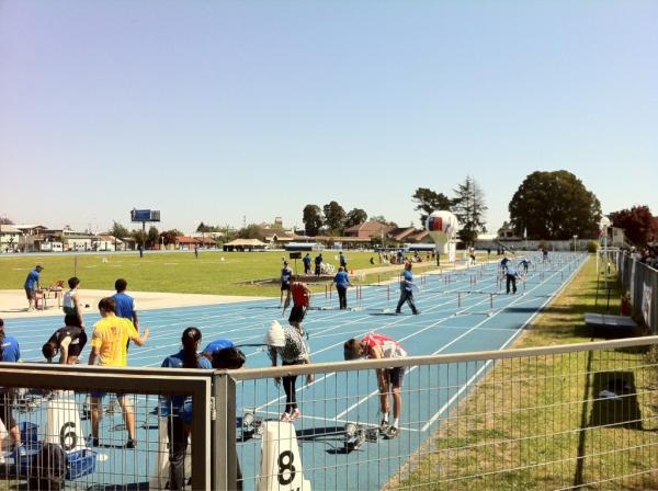 Resinsa_Polytan's tweet photo. Juegos deportivos escolares jugandose en Temuco en pista Polytan M! http://t.co/NKQLeTlY