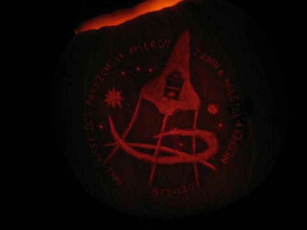 In honor of STS120's four year anniversary, here is our Space o' Lantern depicting the mission patch. #STS120Tweetup