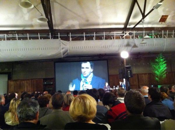 pierregeorges00's tweet image. #lafabrique .. ne pas parler du chech sur costume gris rayé n&apos;aurait pas été professionnel #design #2030 #webreport