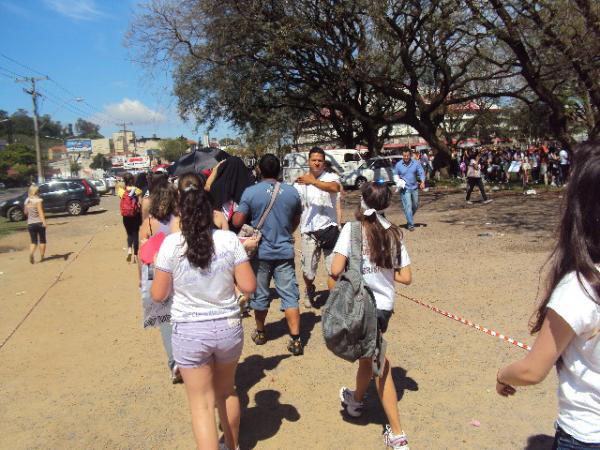 IsadoraFontana's tweet photo. certo ok,15 horas na fila! haha amo forever http://t.co/IrHpFMrz
