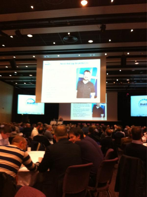 ehastein's tweet image. @nerdegutt holder knallforedrag på #bruktbil11 #nerdaid