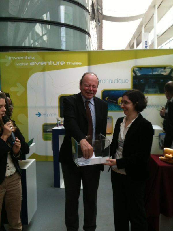 ForumDescartes's tweet photo. Le gagnant de l'ipad offert par Thales est... http://t.co/3XdaVOts