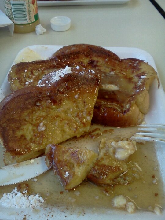 BlocksBagels's tweet photo. Come enjoy sunday brunch @BlocksBagels and try a piece of french toast! It's a great end to the weekend! http://t.co/UrGpP4tN
