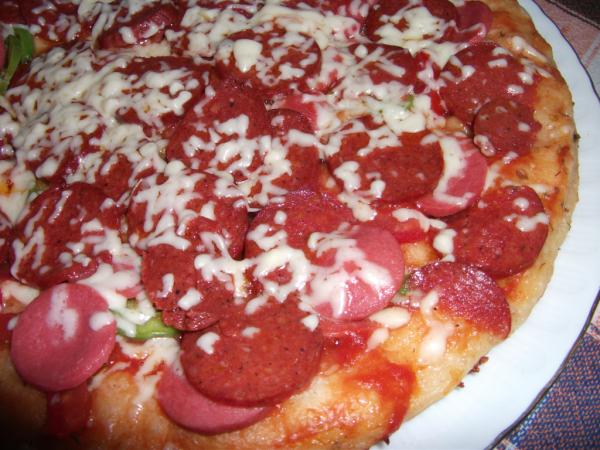 miss gibi tava pizzası...yanında çay...