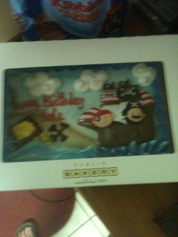 Kole_with_a_K's tweet photo. My pirate birthday kake "with a K" http://t.co/DOu1Yapv