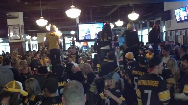 Huffstuff01's tweet image. @T_HEDGE  partytime #catchabuzz #burgh #herewegosteelers