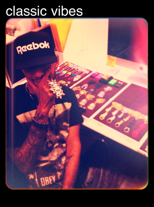 Watch SWIZZ BEATZ's leaked NSFW photo on TwXstars