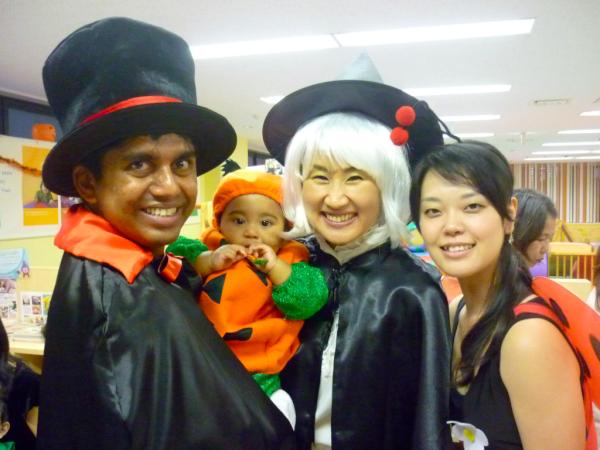 Gymboree 元麻布 自由が丘 Gymboreeのハロウィンパーティーにご参加くださった皆さん どうもありがとうございました 皆が可愛すぎて パーティーそっちのけで遊びたい衝動を抑えるのが精一杯 写真は親子で気合いを入れてくれたtajくん家族です 元麻布