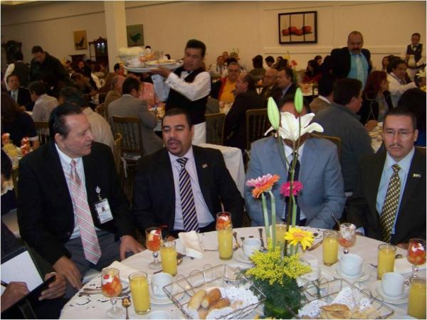 IsssteJornadasC's tweet image. A la celebración del MÉDICO asistieron Fleury Eduardo Carrasquedo Monjaras y Juan Manuel Martínez del SNTE secc 16