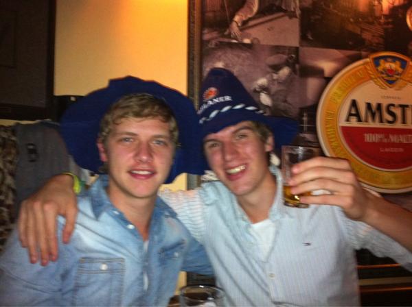 AllanVerweij's tweet photo. Halloween in Salamanca! Ik wil niet naar huis!! http://t.co/xY8h4i4H