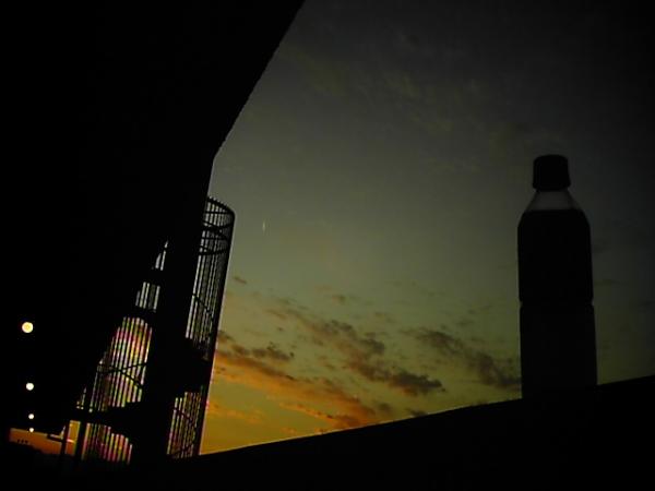 photo_a's tweet photo. 近所のスーパーで売ってるお茶（58えん）。今日イチのお気に入りショット。 http://t.co/dGGhcTzp