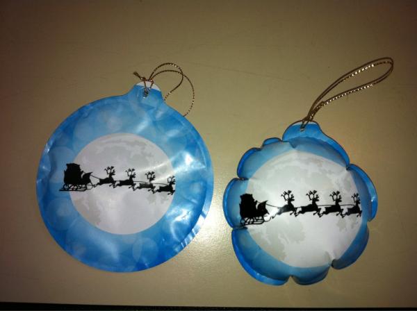 AnsFromm's tweet photo. Sla met je vuist... En de kerstbal blaast zichzelf op! Met eigen logo! Www.frommsanta.nl http://t.co/p70FxoIi