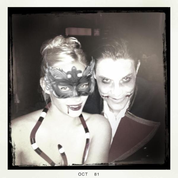 ouchdammit's tweet photo. *postcard from Aruba* @Dimitri_MI5 and I had a great time at a Halloween party! Don't worry, I didn't bite him hard! xx http://t.co/MF0LSeT8