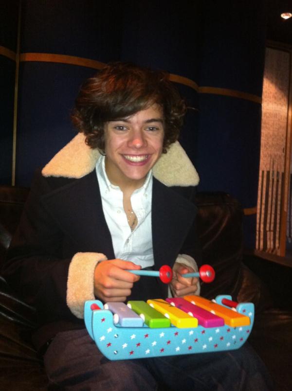 liam on twitter harry just laying down some new tunes http t co