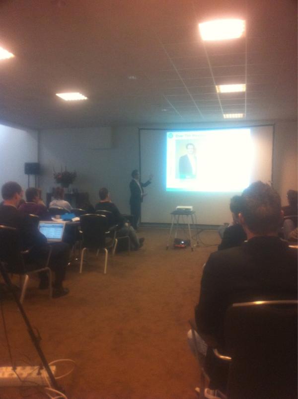 Ton is begonnen met zijn presentatie en verteld dat hij online een geweldige ervaring wil creeeren