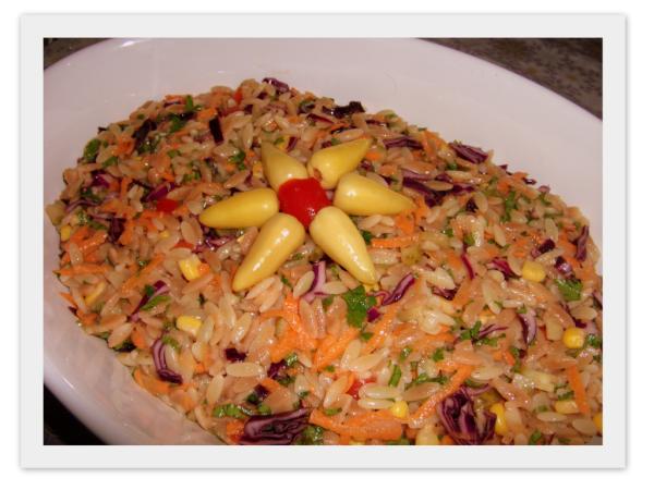 lezzetli ve hafif bir salata..arpaşehriye salatası:)))fatosunmutfagindan.blogspot.com