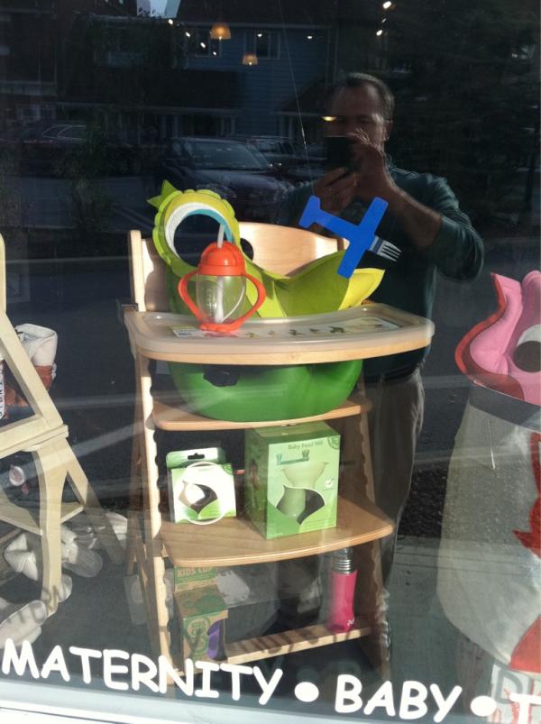 KeekarooDad's tweet image. #waddlenswaddle showing all the uses at one time! Even the stuffed fish loves sitting on the #infantinsert.