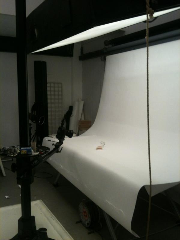 MascotShop's tweet photo. Vandaag bij de fotograaf geweest om de bronzers van vitaminox te laten fotograferen. Binnenkort te koop in de webshop http://t.co/1Z7Toj5A