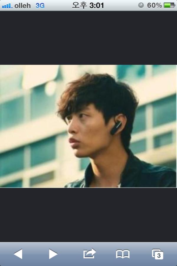 seong2gun's tweet photo. 퀵에서 이민기가 사용한 블루투스 이어폰 모델명 아시는분 RT 부탁해욤 http://t.co/SuhpsYAh