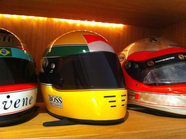 O casco do #Senna q falei q tenho. estava la na Arai no Japao qdo vi 2 destes aqui. Eram pro chefe testar na Williams