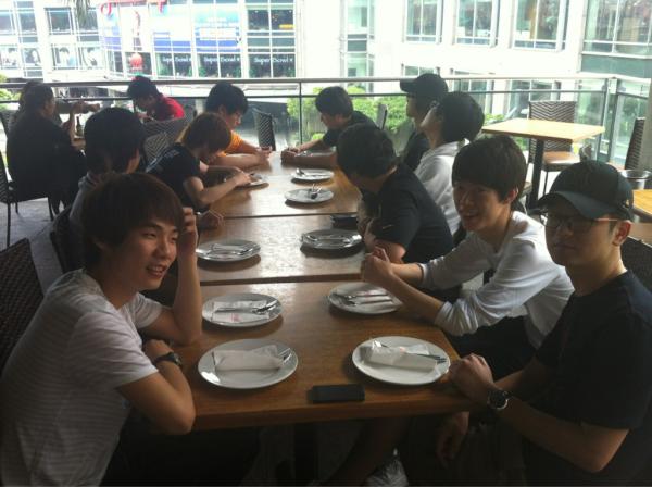 wemade_fox's tweet photo. 오랜만에 타국에서 폭스 http://t.co/1x6EKKKI
