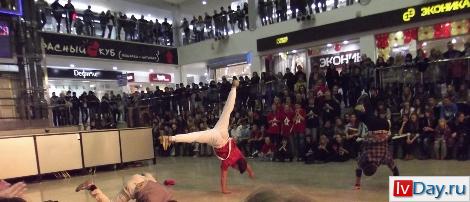 IvDayru's tweet image. Танцевальный флешмоб от TopStar ivday.ru/otdykh/jurnal/…