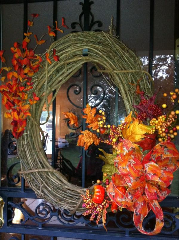 Blakielee820's tweet image. The wreath that I made with my mom. #fallcreativity