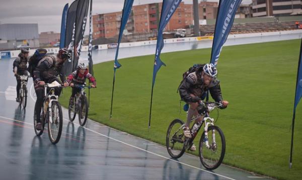 bcroft76's tweet photo. The sprint finish for 4th & 5th.  The first to get all four team members over the line gets it. #ARWC2011 http://t.co/VmdZqvEK