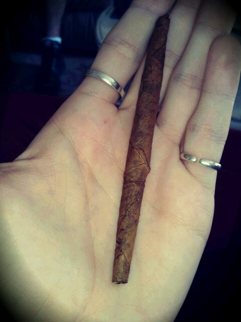 str8blunted's tweet photo. look whats waiting for me at home... :P #blunts #hurryup5oclock!! http://t.co/q1R8fVHK